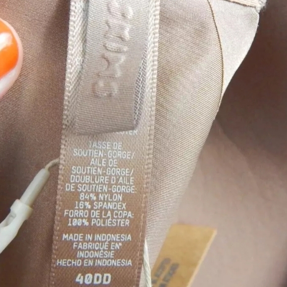 Skims Ultimate Collection Push Up Plunge Bra - Picture 3 of 4